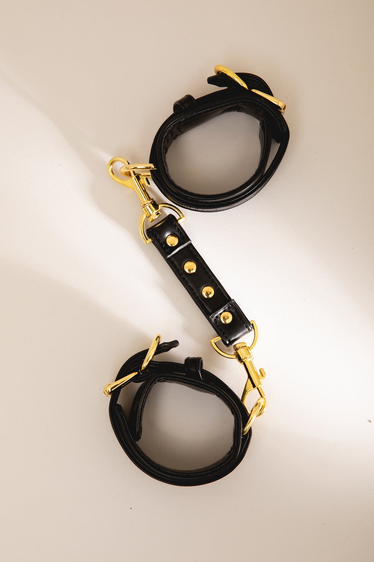 EROS LEATHER HANDCUFFS.