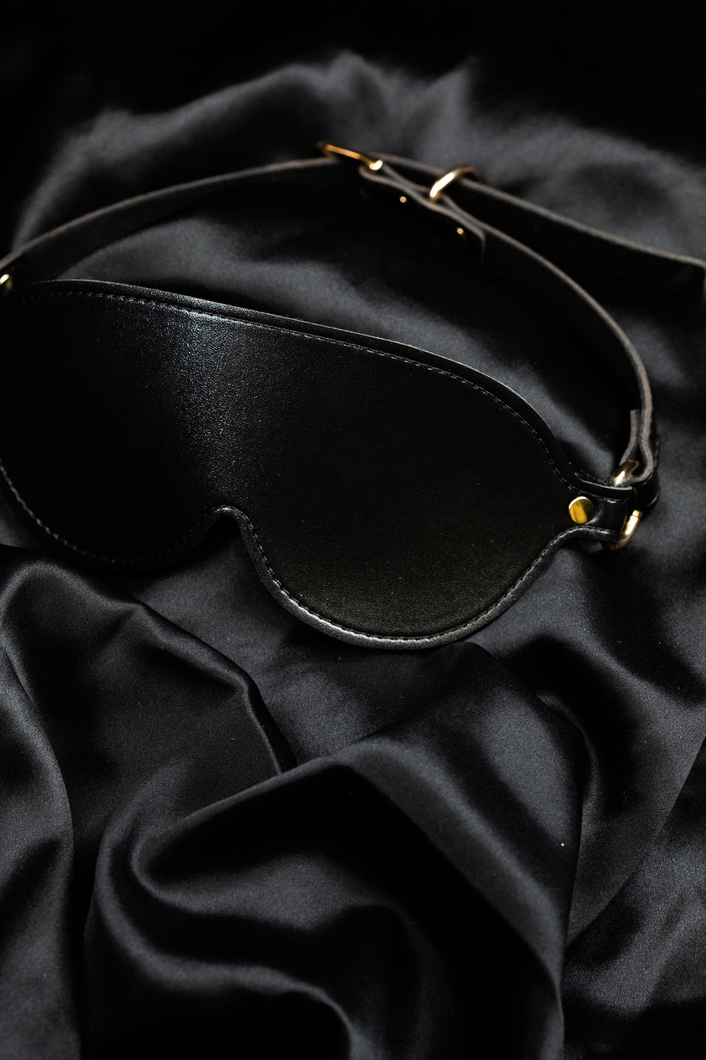 EROS LEATHER BLINDFOLD.